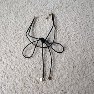 Choker necklace.